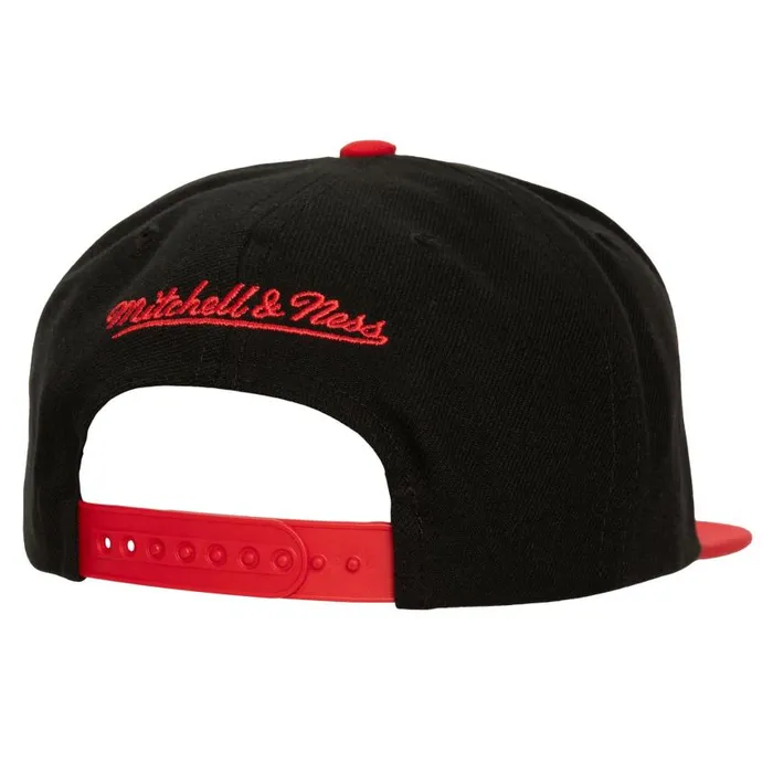 Mitchell and Ness Banners Up Snapback Chicago Bulls Men Hats and Headwear Mitchell and Ness Banners Up Snapback Chicago Bulls Men Hats and Headwear