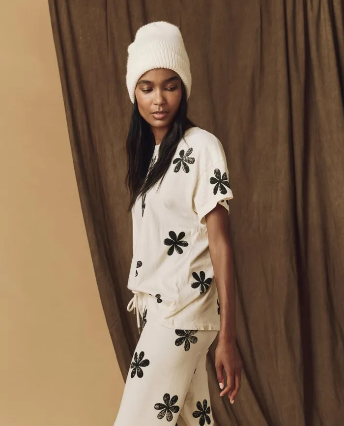 Novelty Tees and Sweats Women The Great The Hand Stamped Boxy Crew Washed White With Black Daisy Novelty Tees and Sweats Women The Great The Hand Stamped Boxy Crew Washed White With Black Daisy