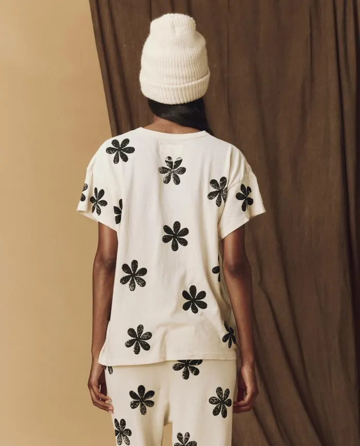 Novelty Tees and Sweats Women The Great The Hand Stamped Boxy Crew Washed White With Black Daisy Novelty Tees and Sweats Women The Great The Hand Stamped Boxy Crew Washed White With Black Daisy