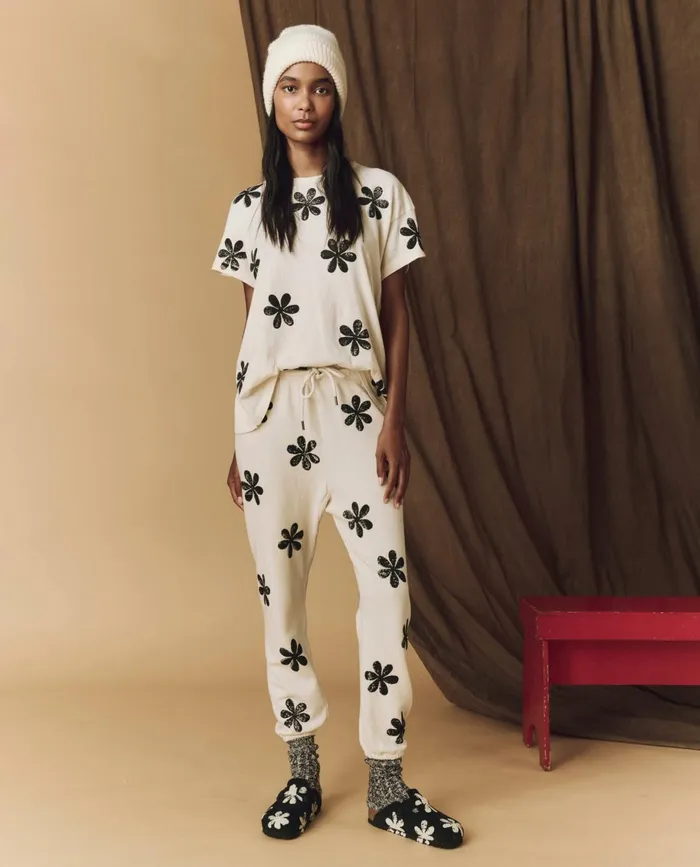 Novelty Tees and Sweats Women The Great The Hand Stamped Boxy Crew Washed White With Black Daisy Novelty Tees and Sweats Women The Great The Hand Stamped Boxy Crew Washed White With Black Daisy
